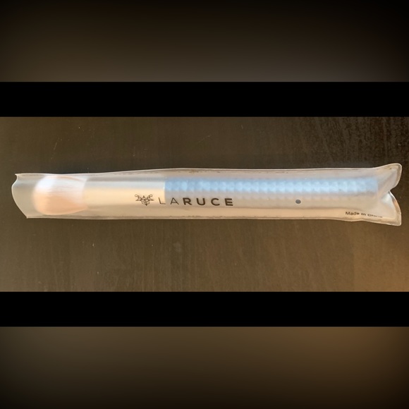 🍃Pick 3/$21- La Ruce Angled Make Up Brush - Picture 2 of 2